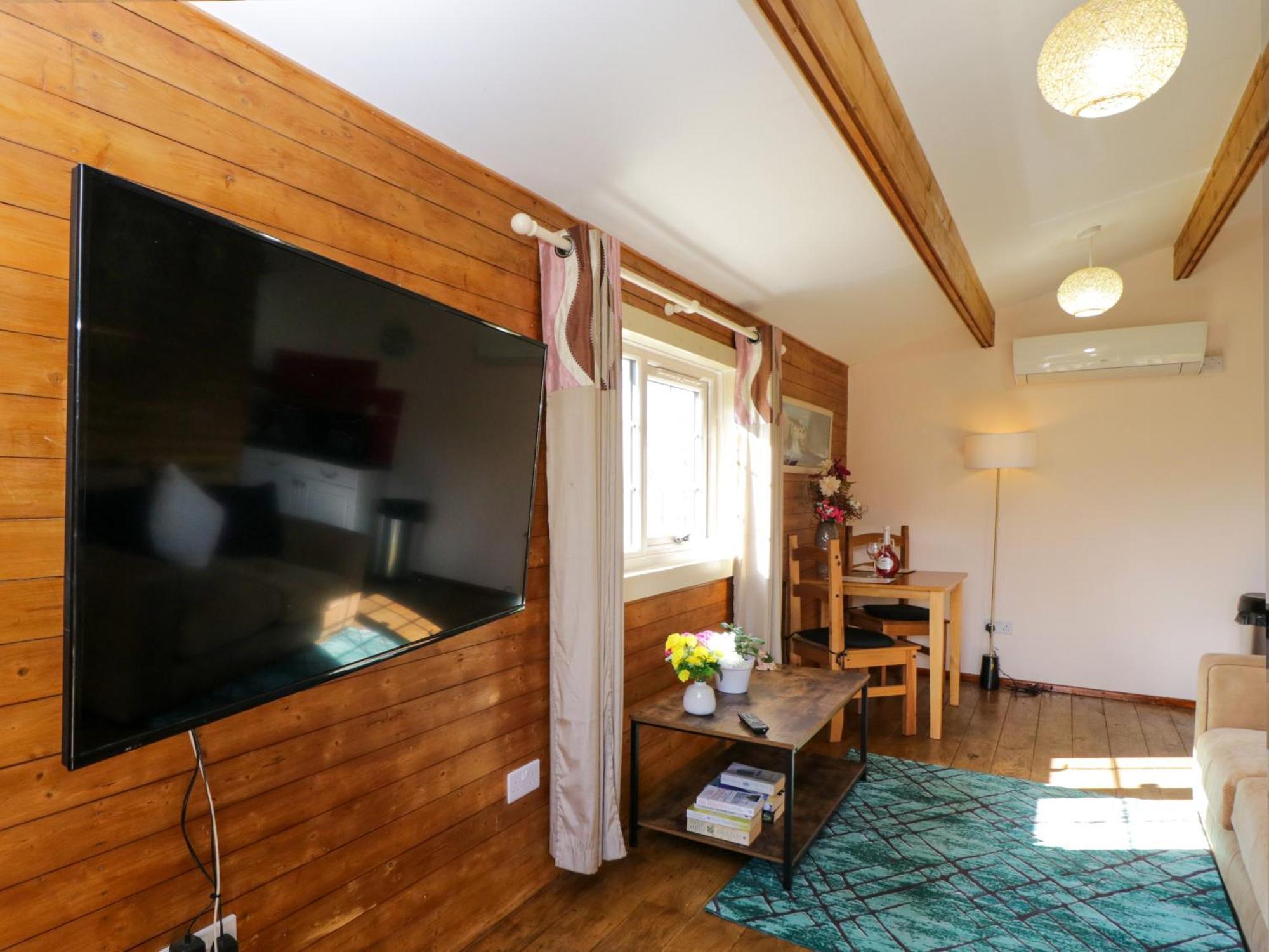 The Nook Villa Swindon Ngoại thất bức ảnh